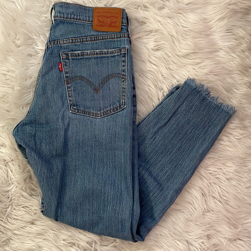 Levis Slim-Straight Blue Jeans